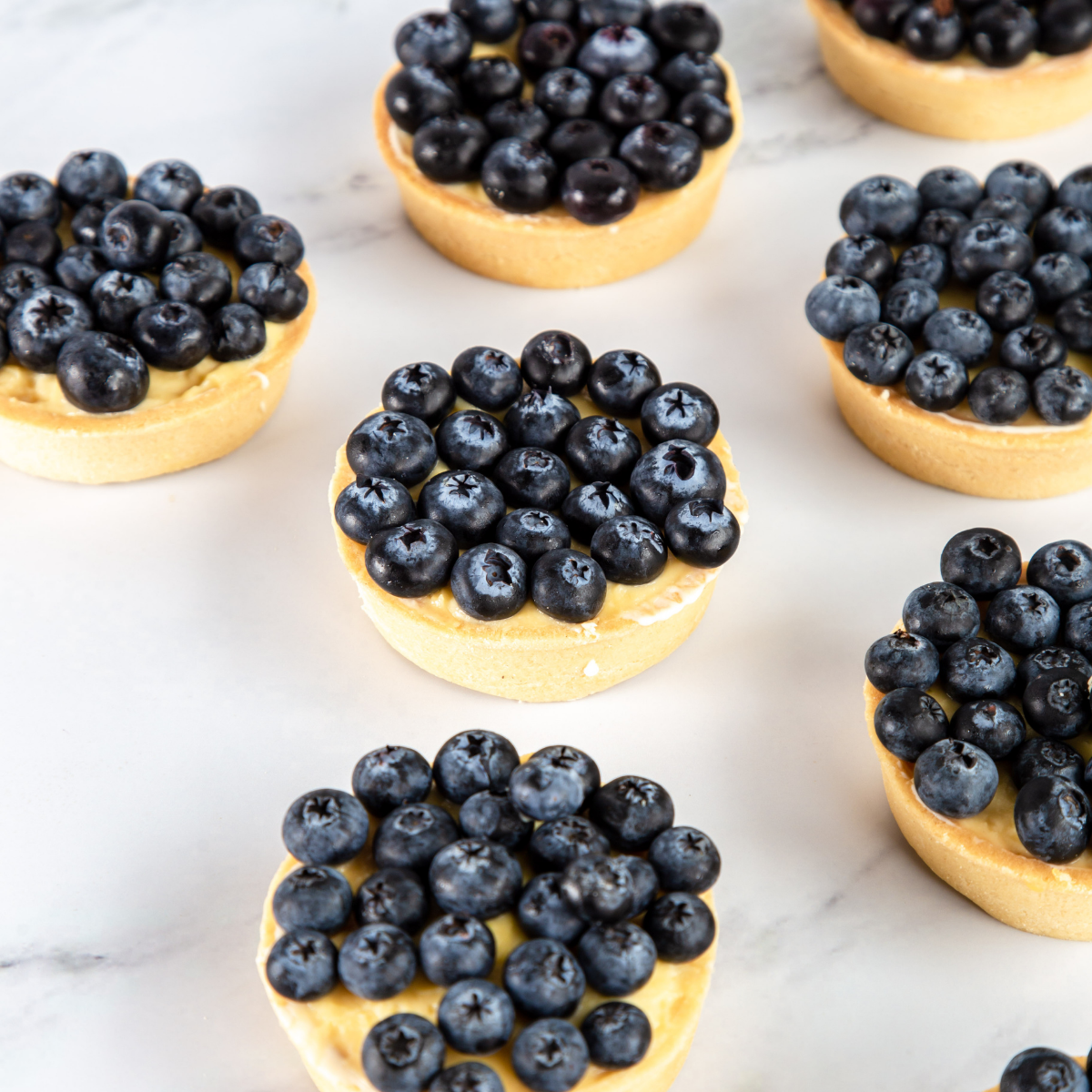 Tarta de Blueberries en porción personal. Postre perfecto para acompañar tus tardes. Pide ahora a domicilio por nuestra Tienda Online en Valentina Bakery. 