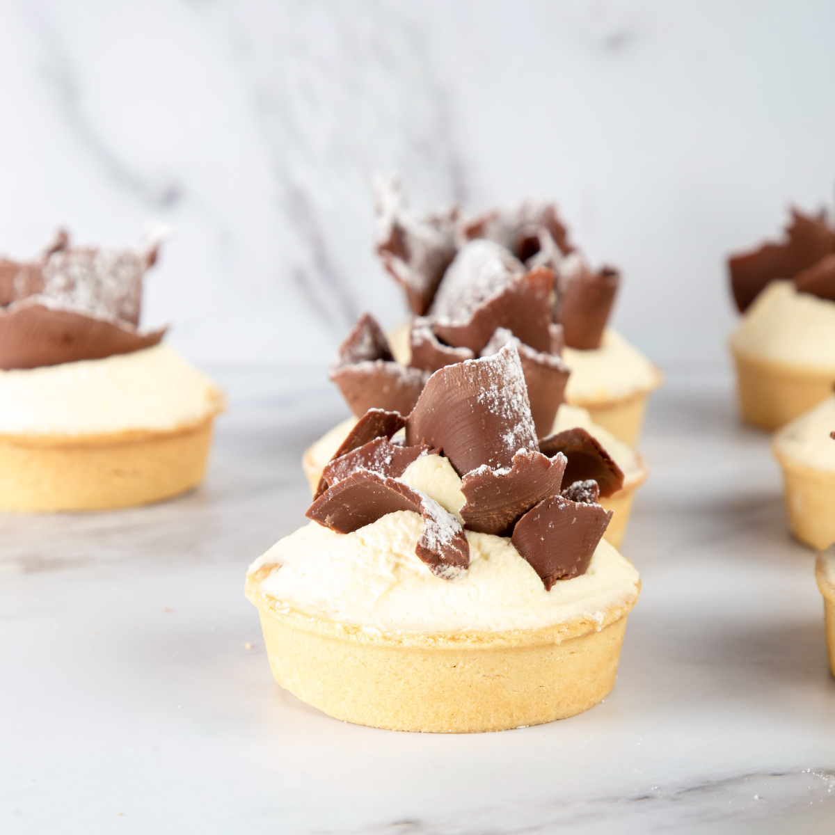 Nuestra Tarta de Banana Cream en porción personal. Perfecto para endulzar tu día. Pide ahora a Domicilio en Medellin por nuestra Tienda Online Valentina Bakery.